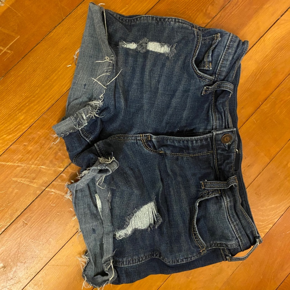 hollister distressed dark midrise shorts size 7